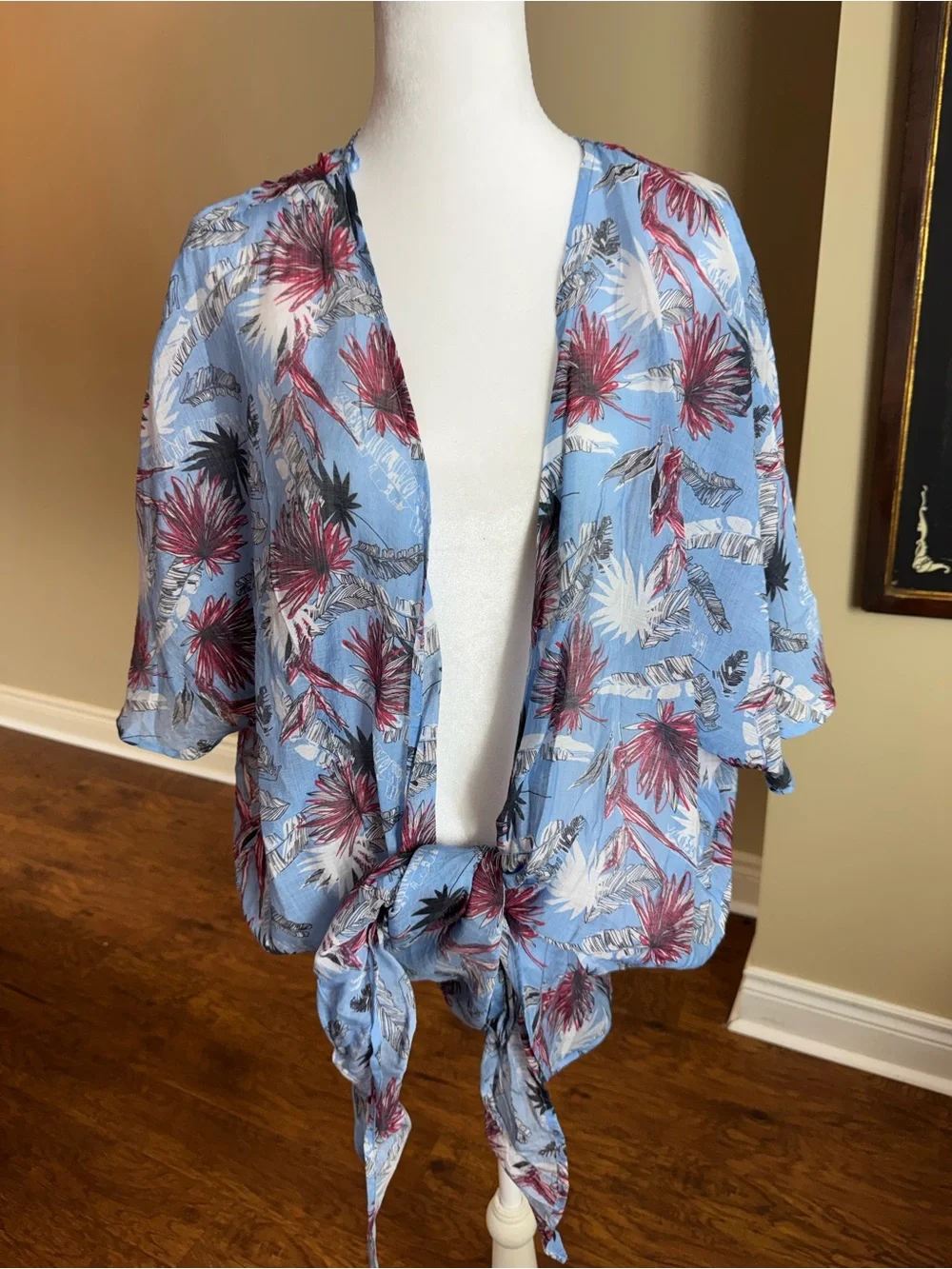 Easel NWT Blue Floral Tropical Tie Front Kimono Cardigan Size Small